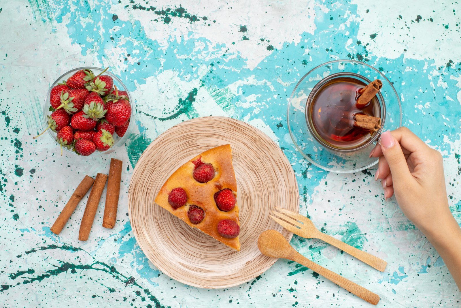 top-view-delicious-strawberry-cake-sliced-yummy-cake-with-tea-cinnamon-fresh-red-strawberries-bright-blue-desk-cake-bake-dough-sweet-sugar